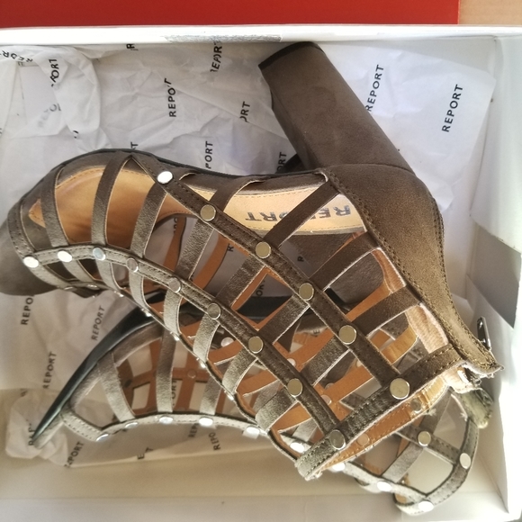 Shoes - Picture 4 of 8